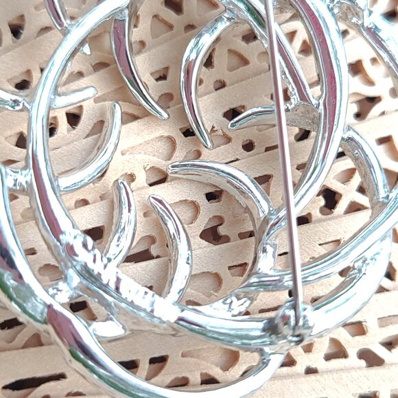 Unique Brooch For SAle Today - Picture 8 of 10